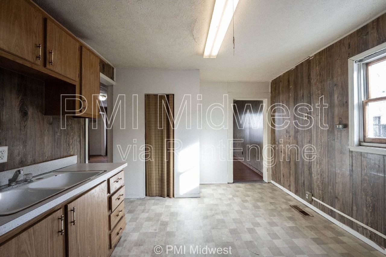 918 S Bell St #3 - Photo 6 of 21