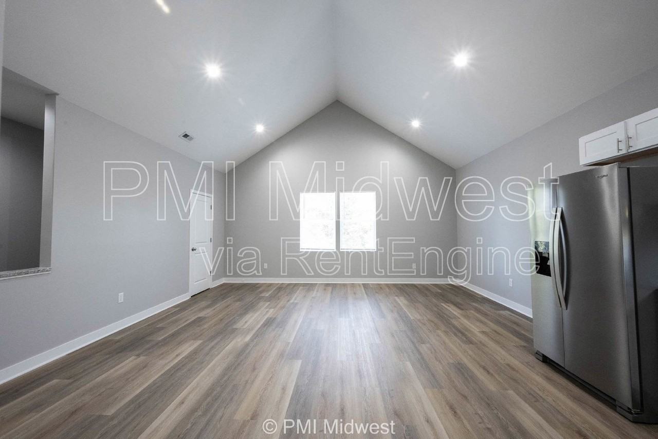 1841 Montcalm St #B - Photo 2 of 23