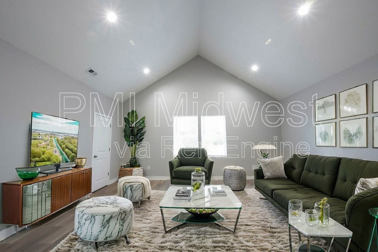1841 Montcalm St #B - Photo 3 of 23