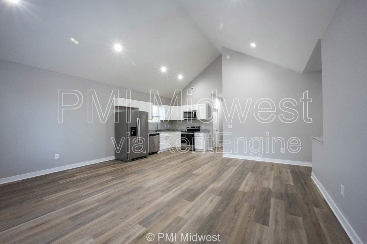 1841 Montcalm St #B - Photo 4 of 23