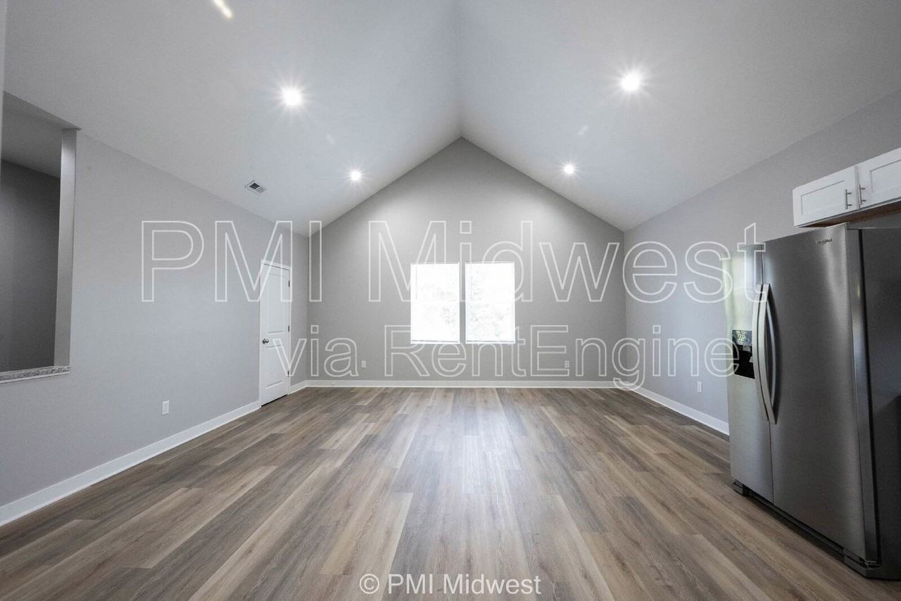 1817 Montcalm St #B - Photo 2 of 27