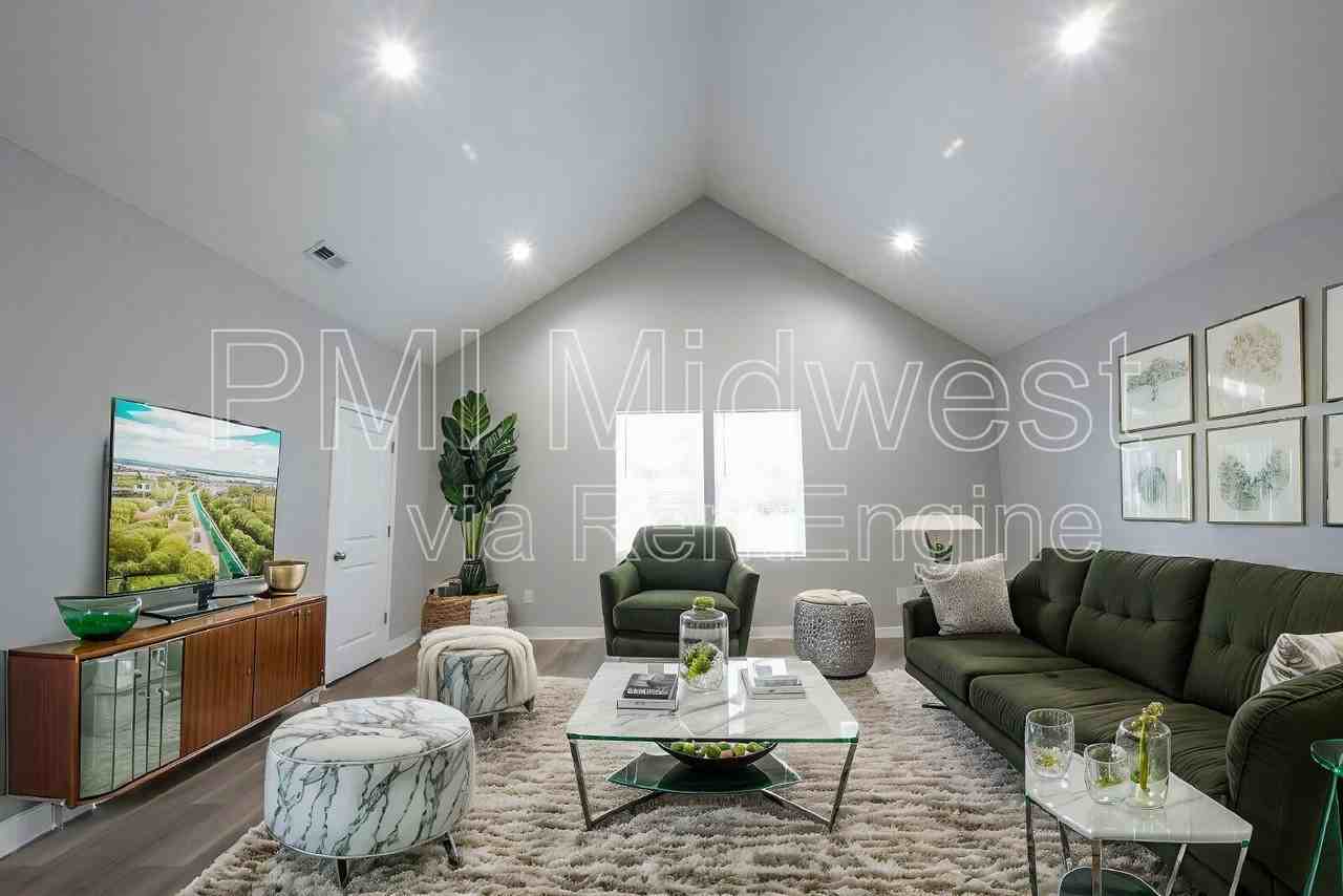 1817 Montcalm St #B - Photo 3 of 27
