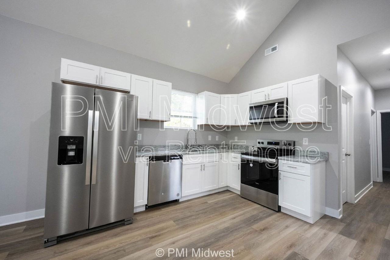 1817 Montcalm St #B - Photo 7 of 27