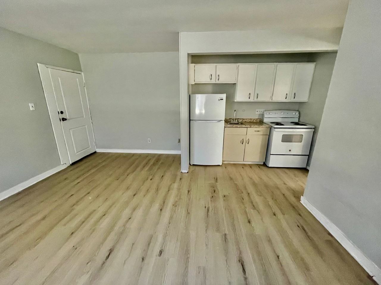 Glen Oaks Apartments - Photo 2 of 5