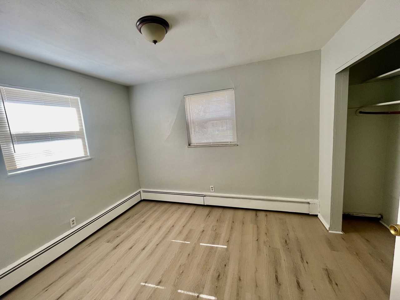 Glen Oaks Apartments - Photo 3 of 5