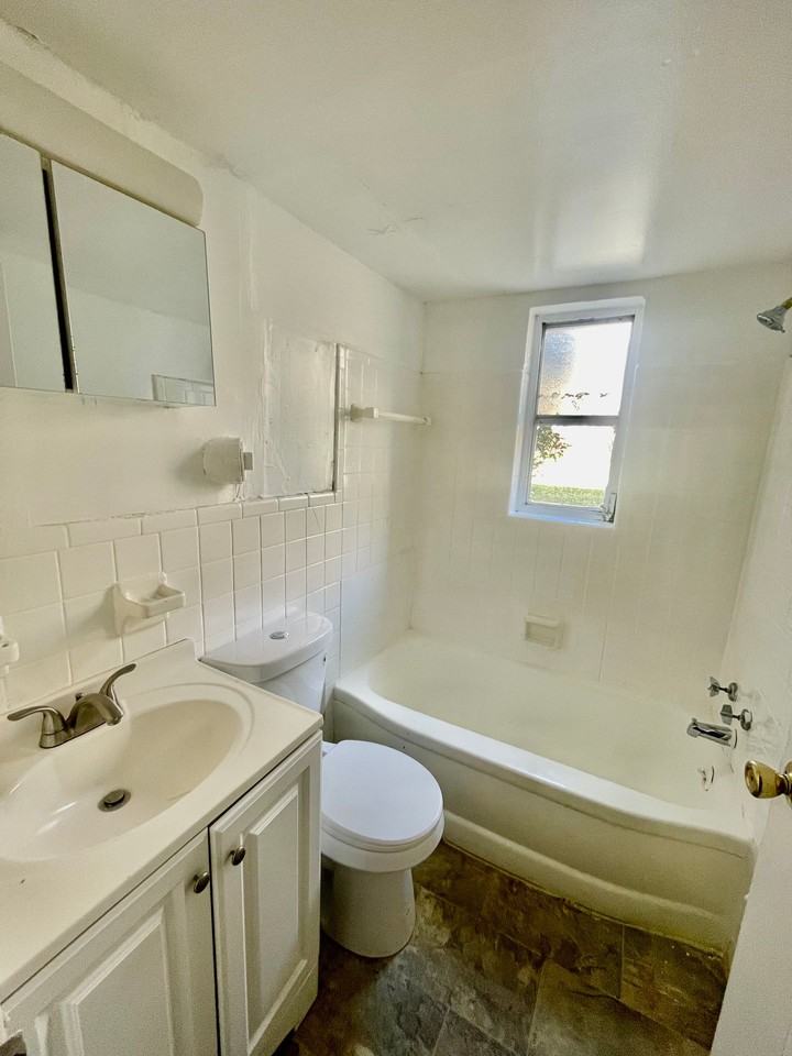 Glen Oaks Apartments - Photo 5 of 5