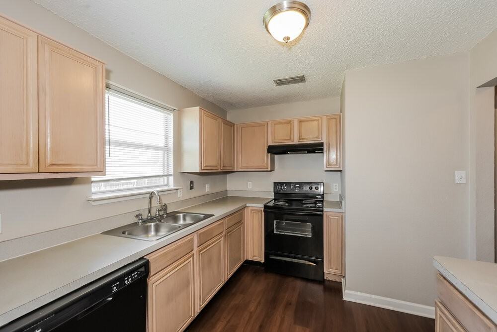 2400 Stagecoach St - Photo 7 of 17