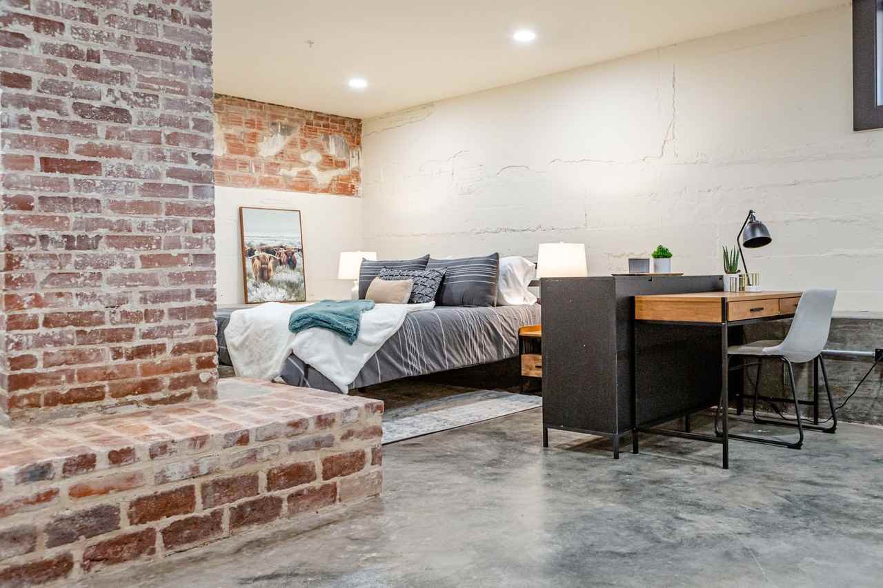 Velencia Apartments - Photo 2 of 30