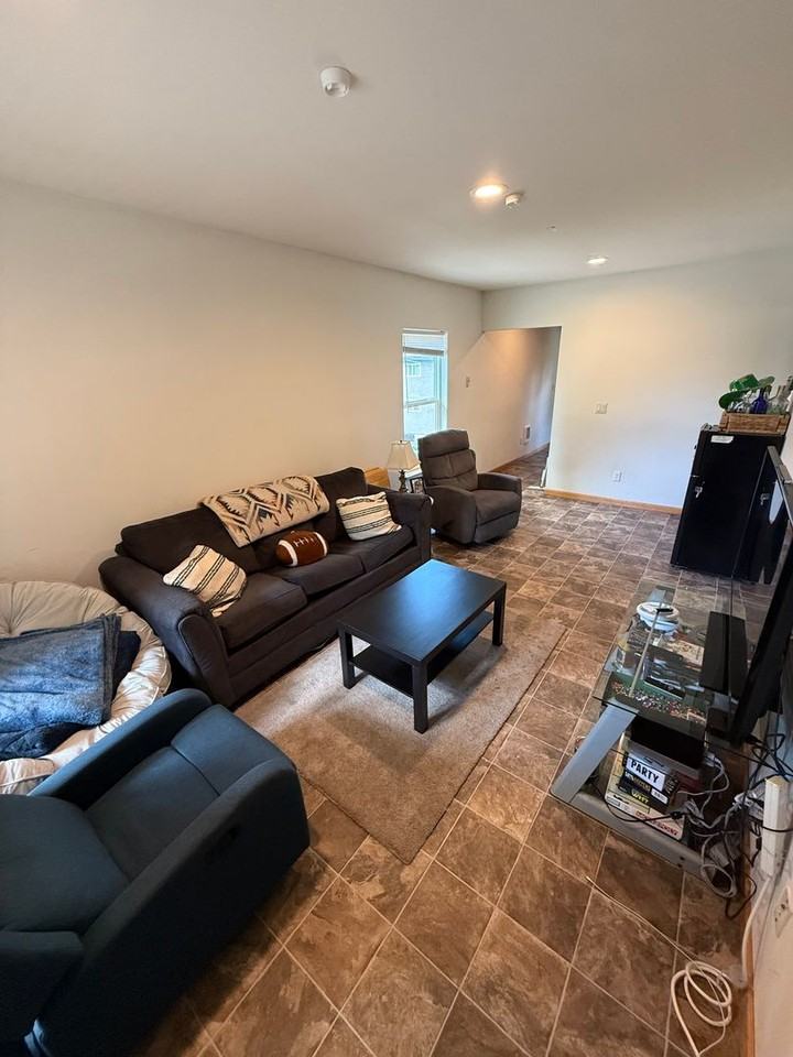 711 E Laurel St - Photo 2 of 15