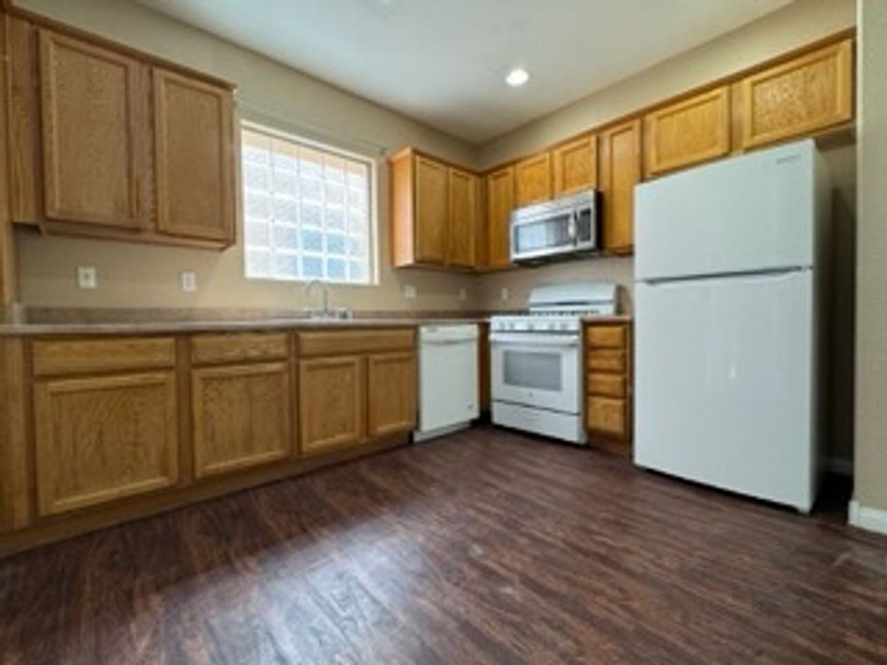 6516 Raven Hall St - Photo 5 of 21