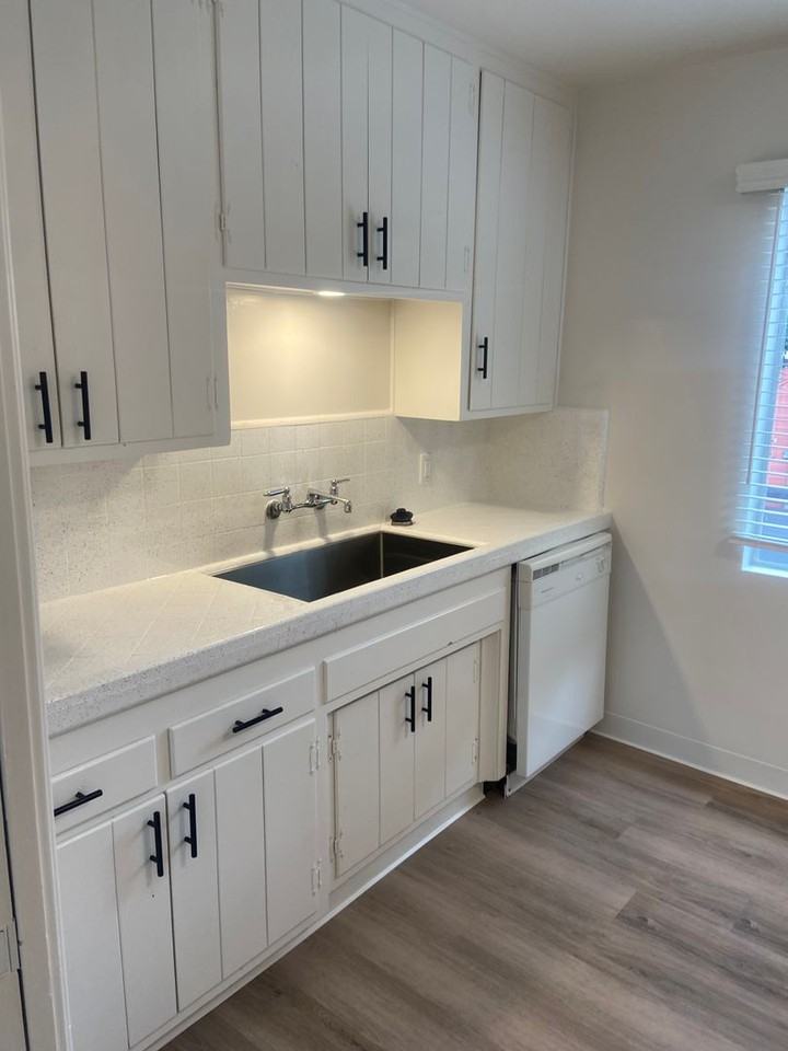 A Walkers Paradise and Serene Canyon Views in one of San Diego's most charming neighborhoods, Mission Hills! - Photo 2 of 24