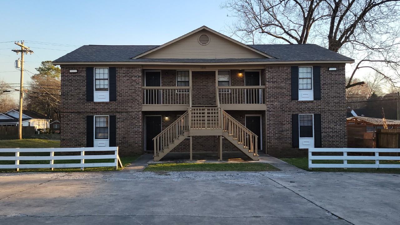 1221 Grant St Se #2 - Photo 2 of 17