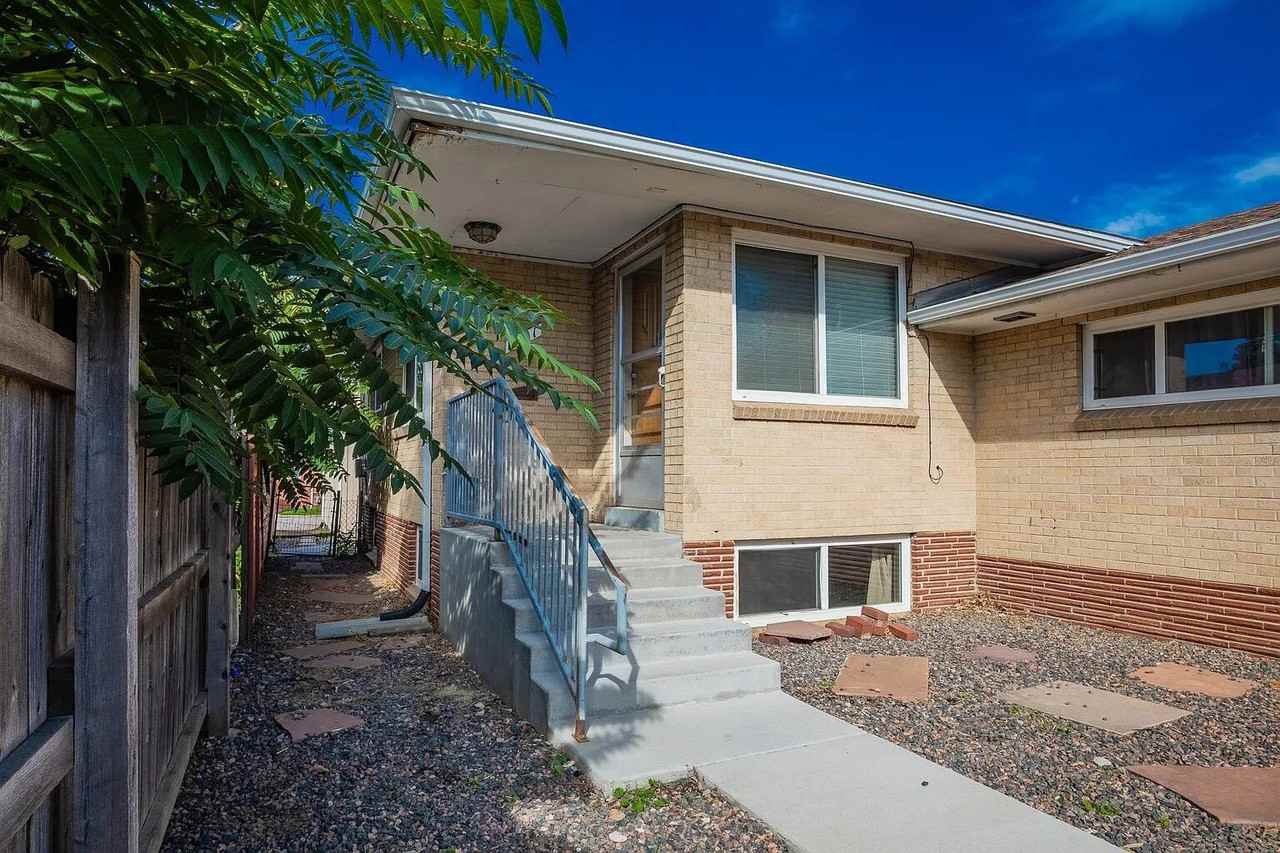 1381 S Grant St - Photo 3 of 33