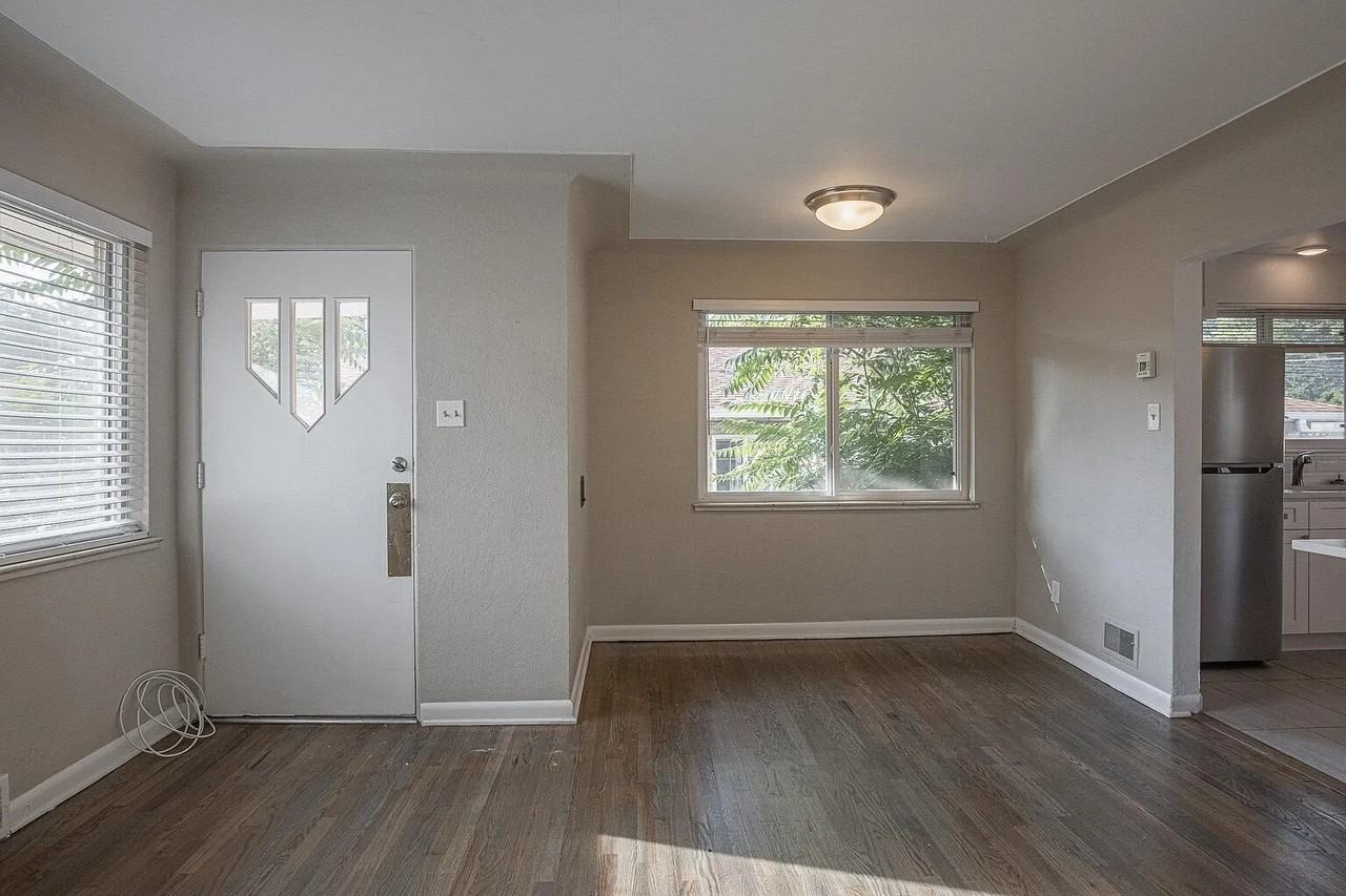 1381 S Grant St - Photo 4 of 33