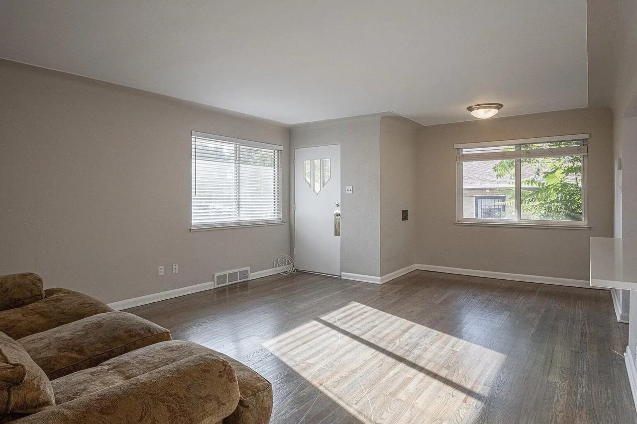 1381 S Grant St - Photo 5 of 33