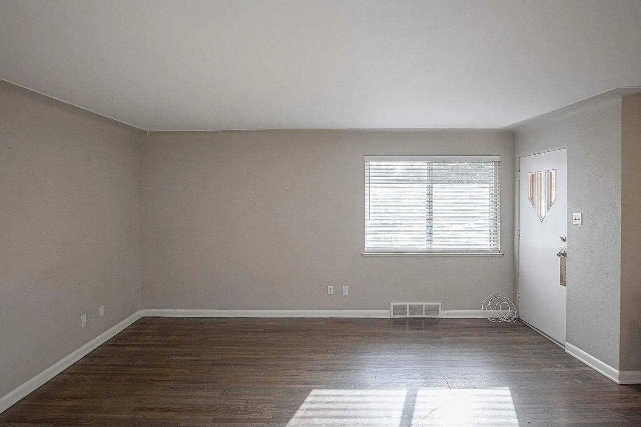 1381 S Grant St - Photo 6 of 33