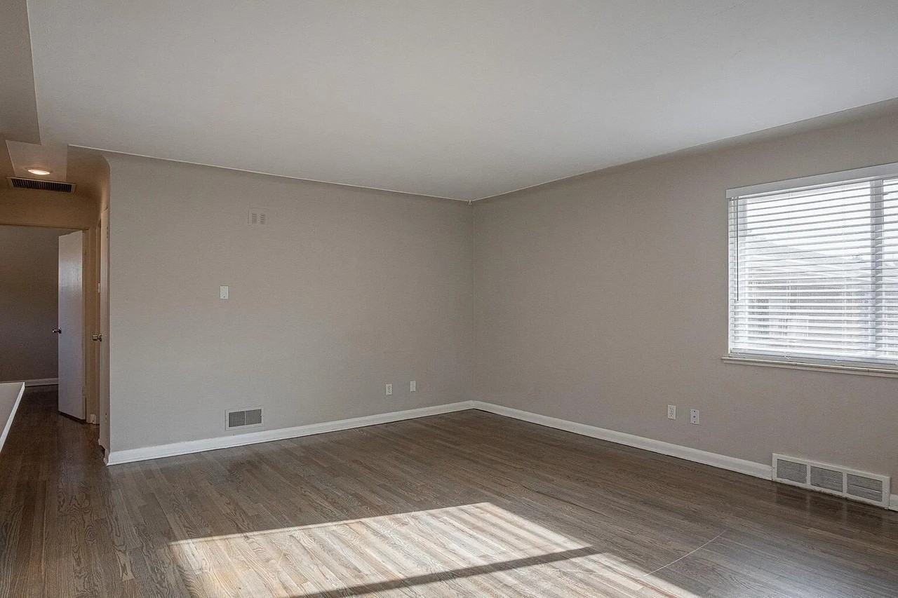 1381 S Grant St - Photo 7 of 33