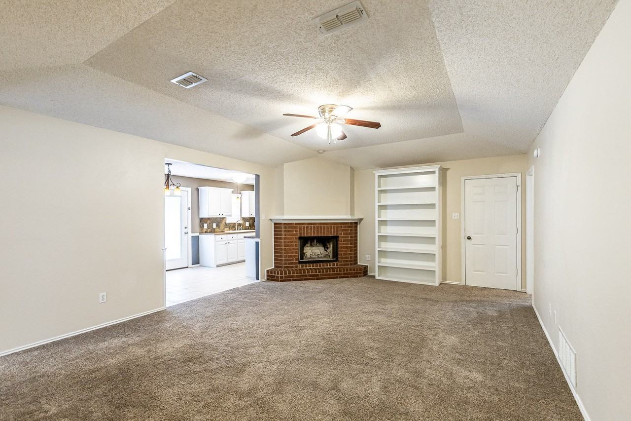 6120 7th Dr - Photo 3 of 35