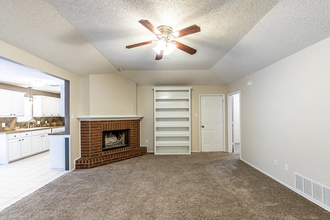 6120 7th Dr - Photo 6 of 35