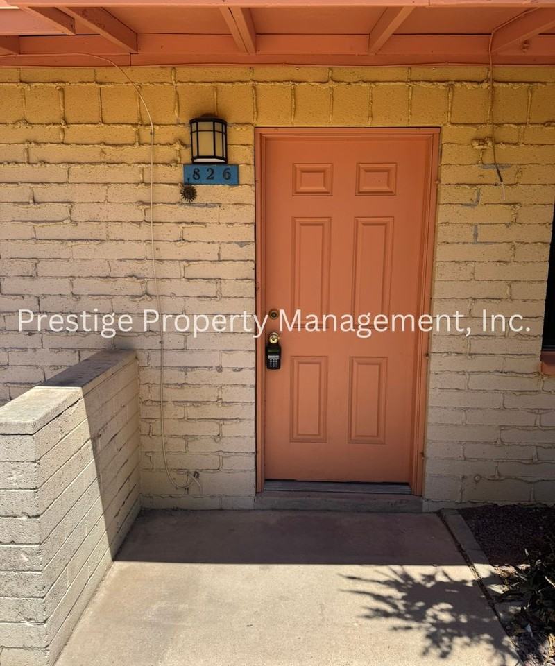 826 826 & 828 E Holaway Dr - Photo 2 of 15