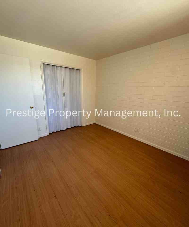 826 826 & 828 E Holaway Dr - Photo 3 of 15