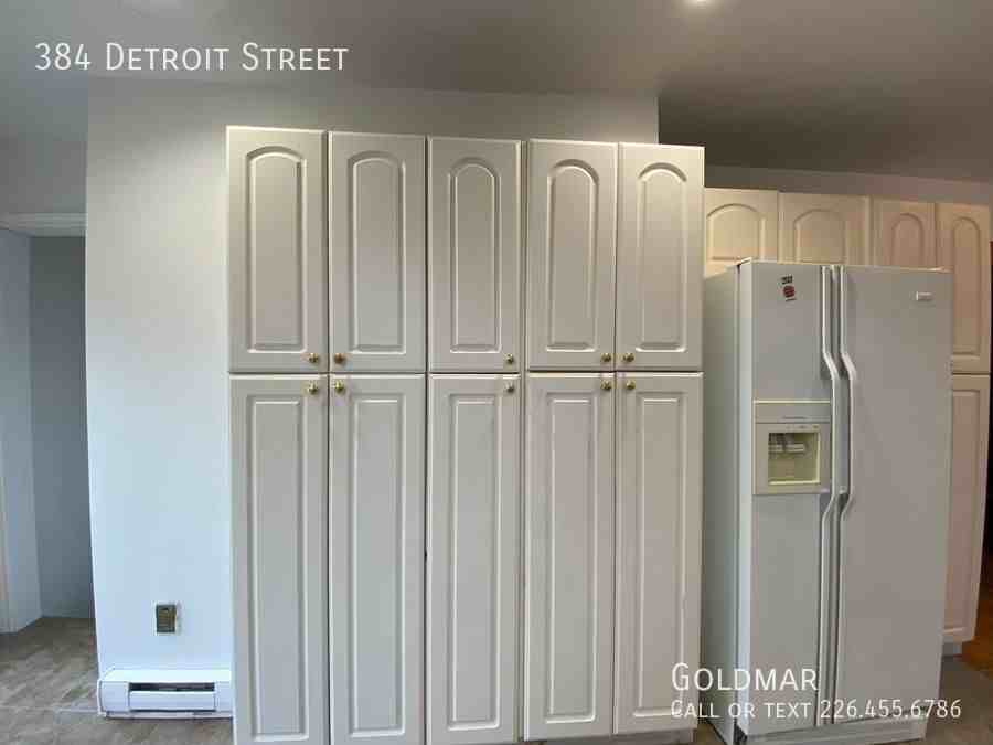 384 Detroit St - Photo 5 of 30