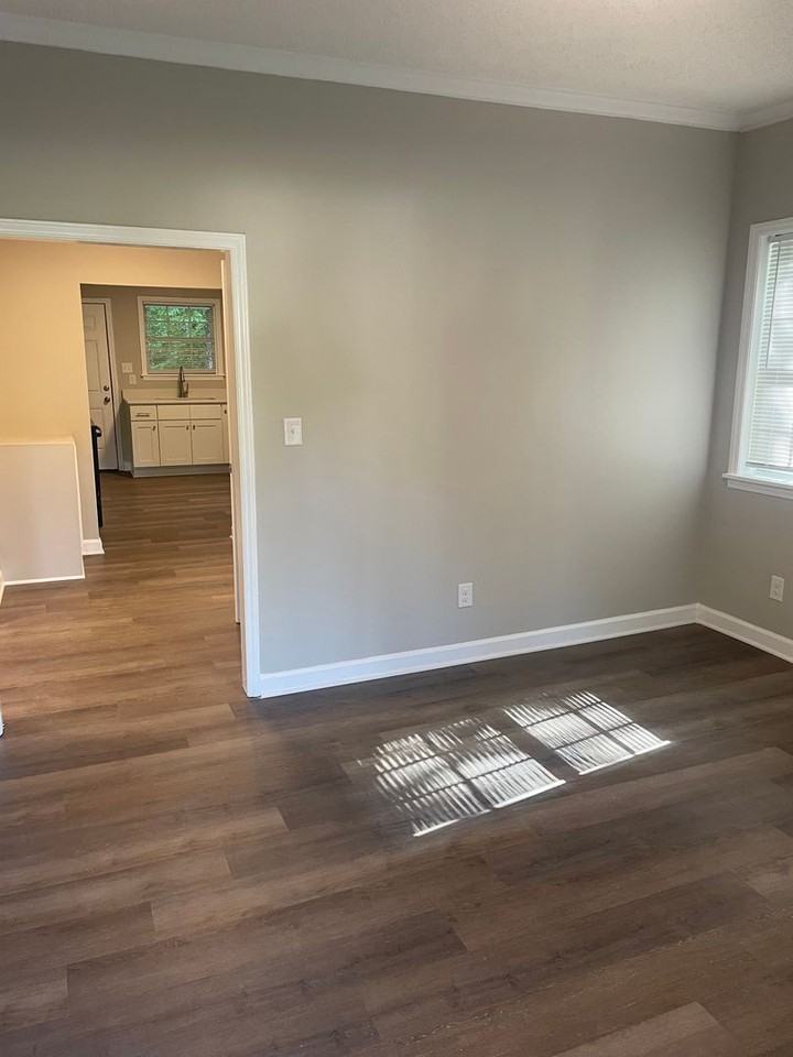 290 Hialeah Ct - Photo 5 of 21