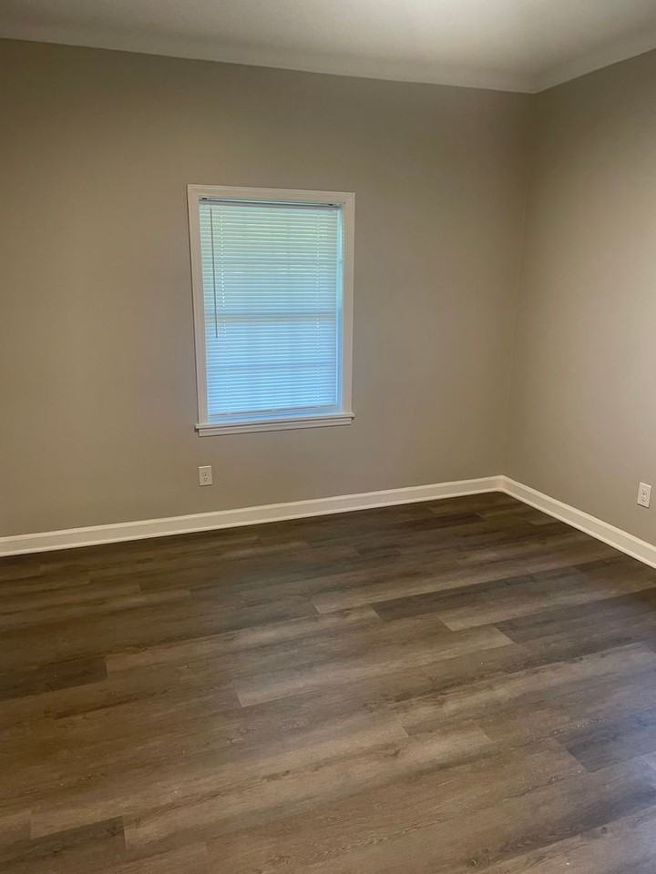 290 Hialeah Ct - Photo 7 of 21