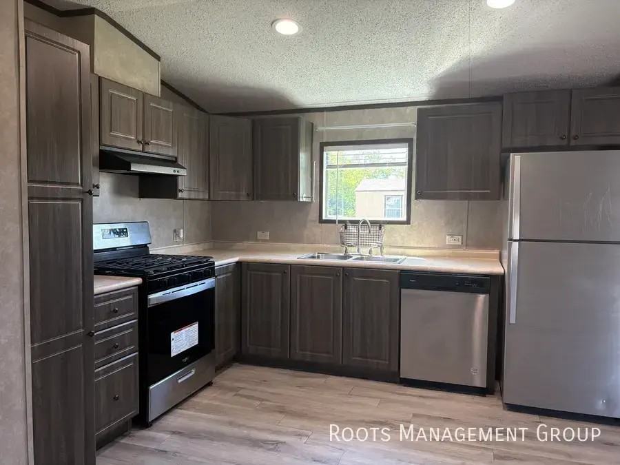 675 Mills Dr #675 - Photo 3 of 12