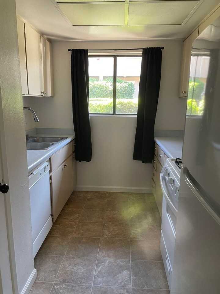 2557 Vallejo St - Photo 5 of 16