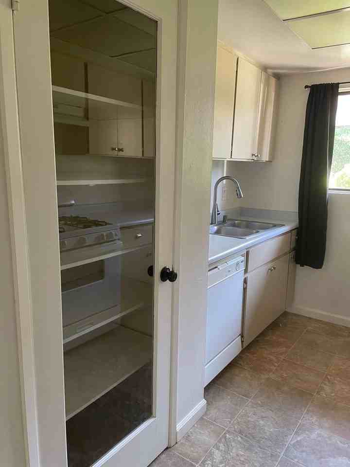 2557 Vallejo St - Photo 6 of 16