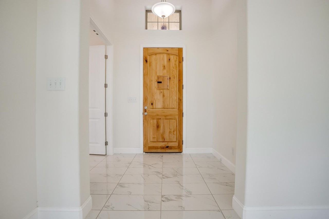 1845 Soda Springs Rd - Photo 3 of 36