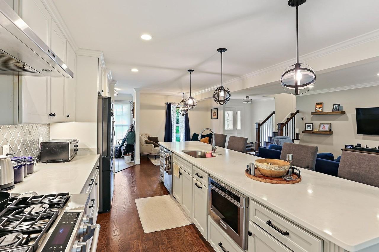 18704 Thornberry Ln - Photo 2 of 49