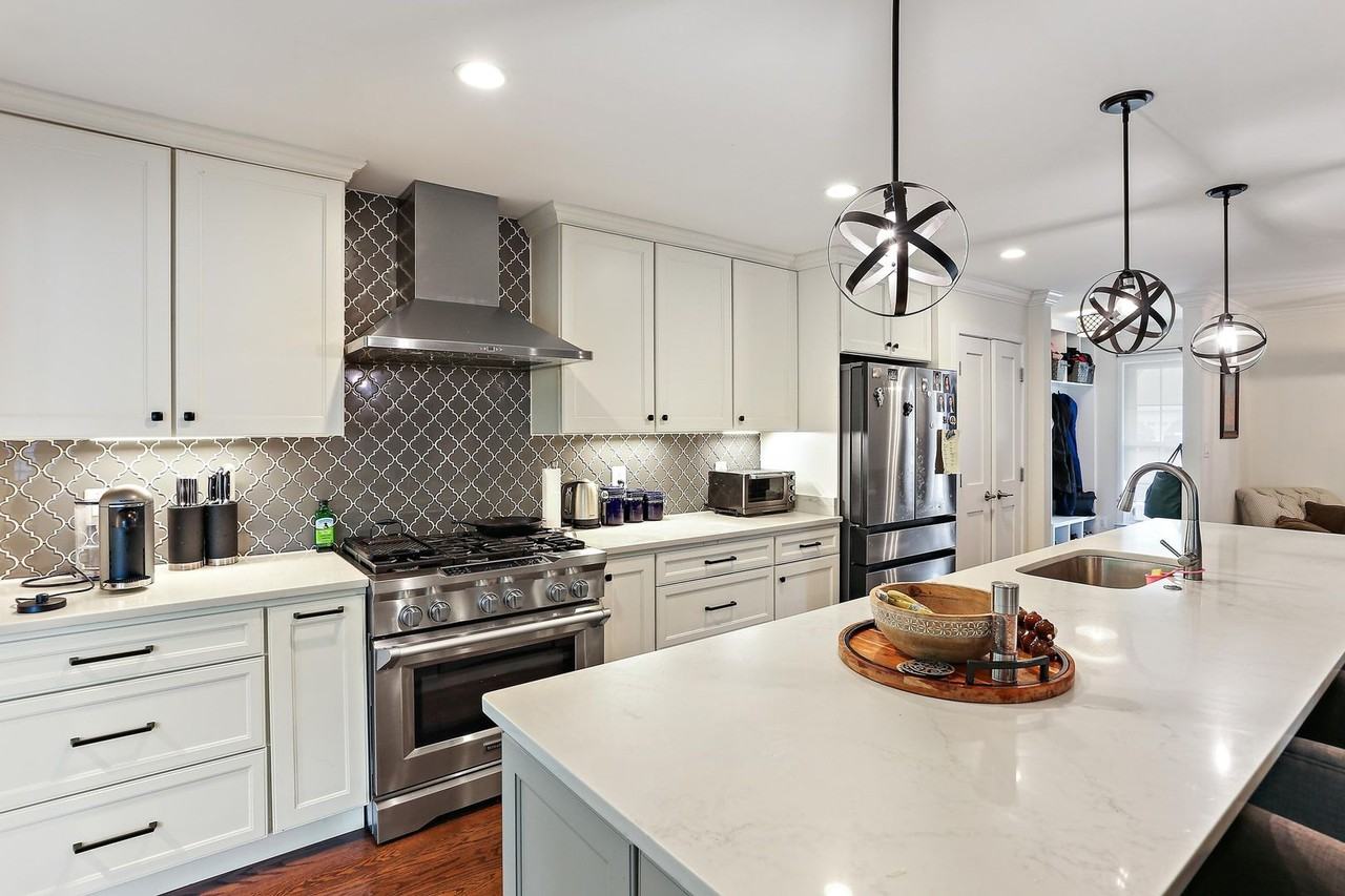 18704 Thornberry Ln - Photo 3 of 49