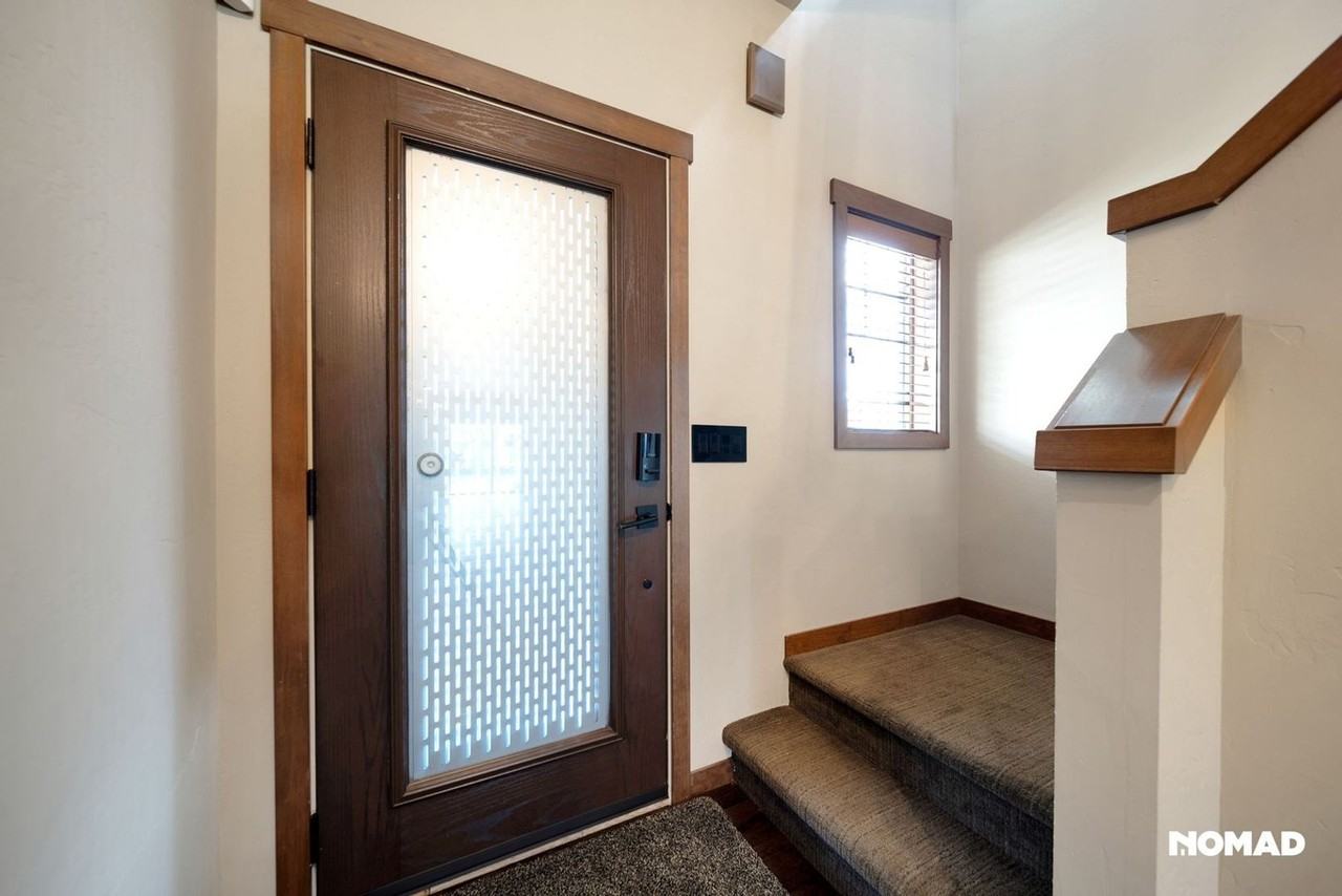 4554 W Riverway Pl - Photo 3 of 33