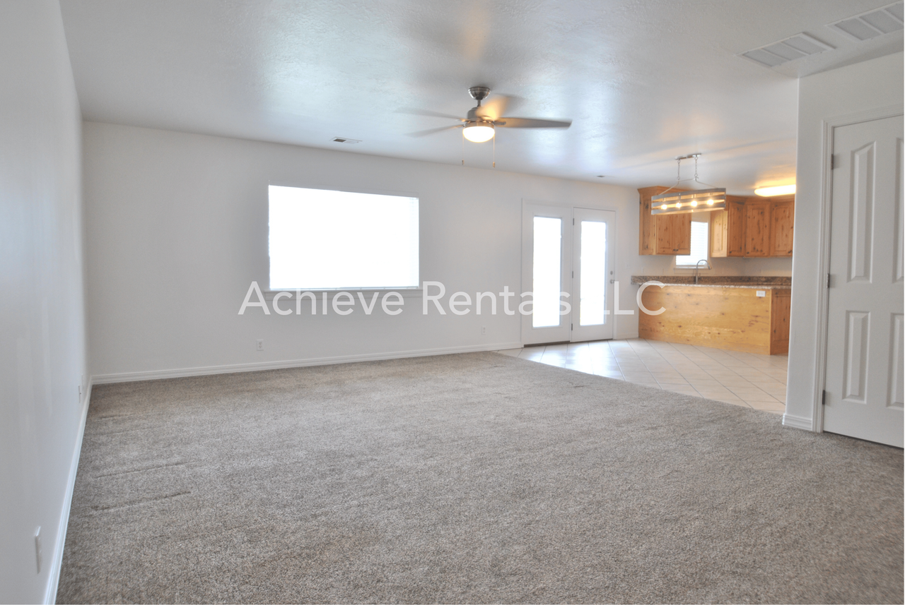 1248 N 550 W - Photo 3 of 17