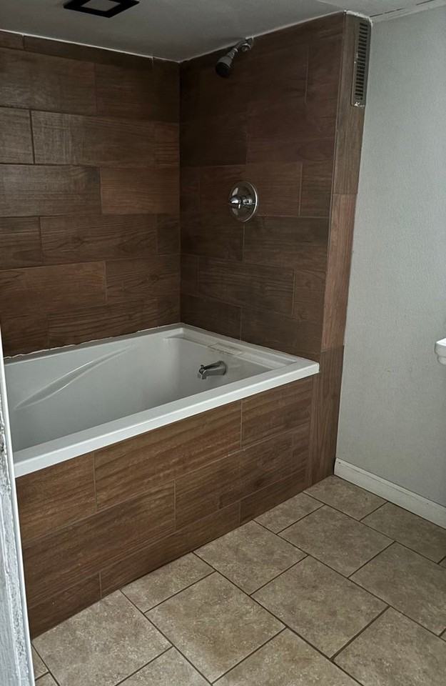 241 Baker St - Photo 2 of 7