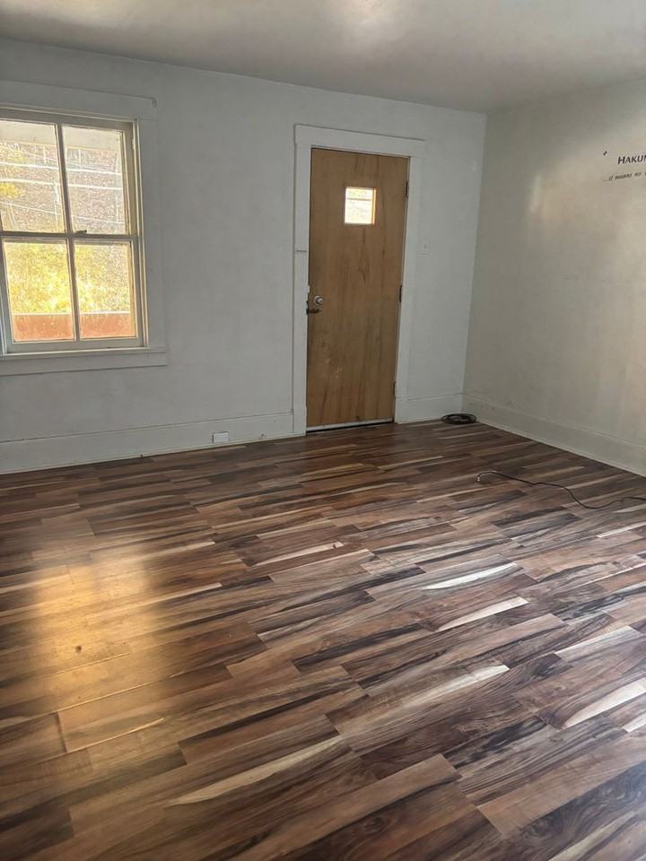 241 Baker St - Photo 3 of 7