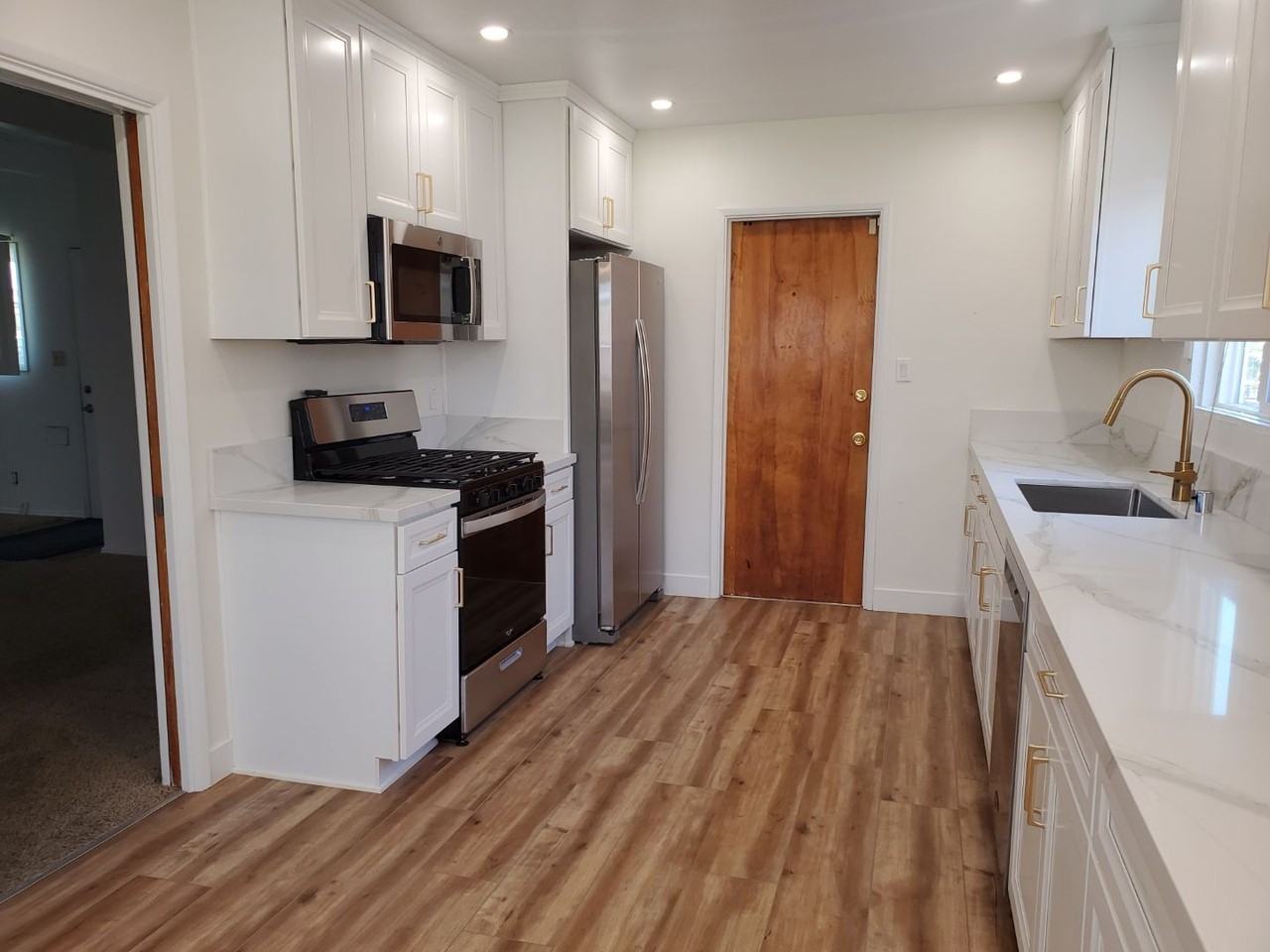 5568 Mary Lane Dr - Photo 4 of 20