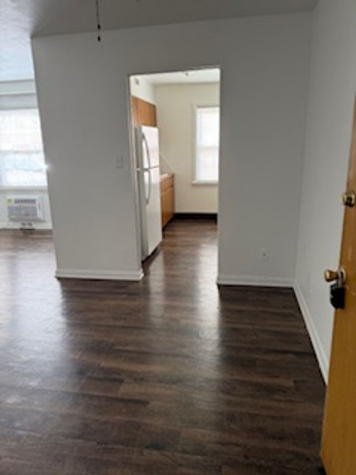 Shaker Norwood - Photo 3 of 13