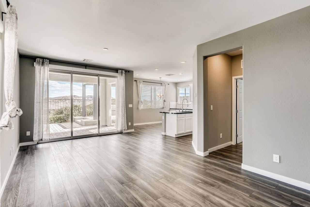 12405 Harbor Isle Ave - Photo 3 of 28