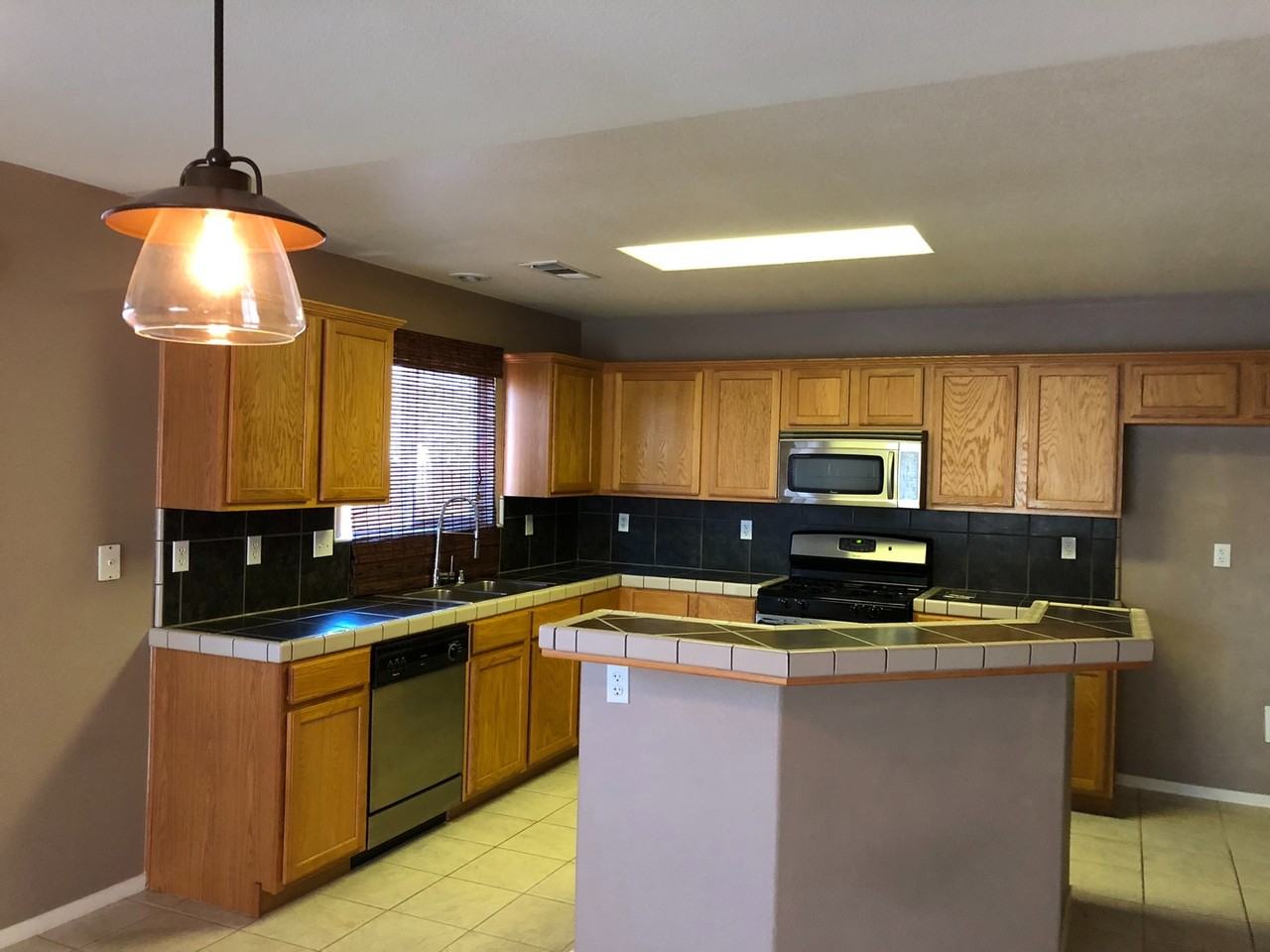 937 W Mcintire Ave - Photo 6 of 16