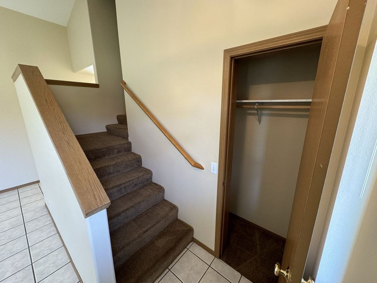 808 E Acacia Ln - Photo 4 of 35