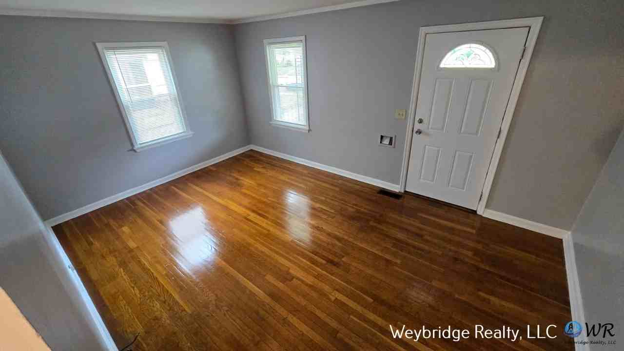 7020 Ellen Ave - Photo 2 of 13