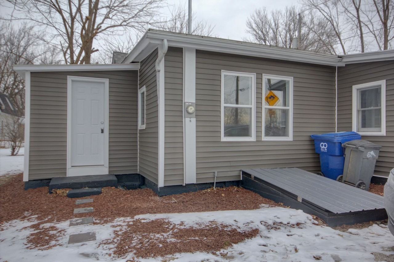 709 28th 1/2 St - Photo 2 of 15