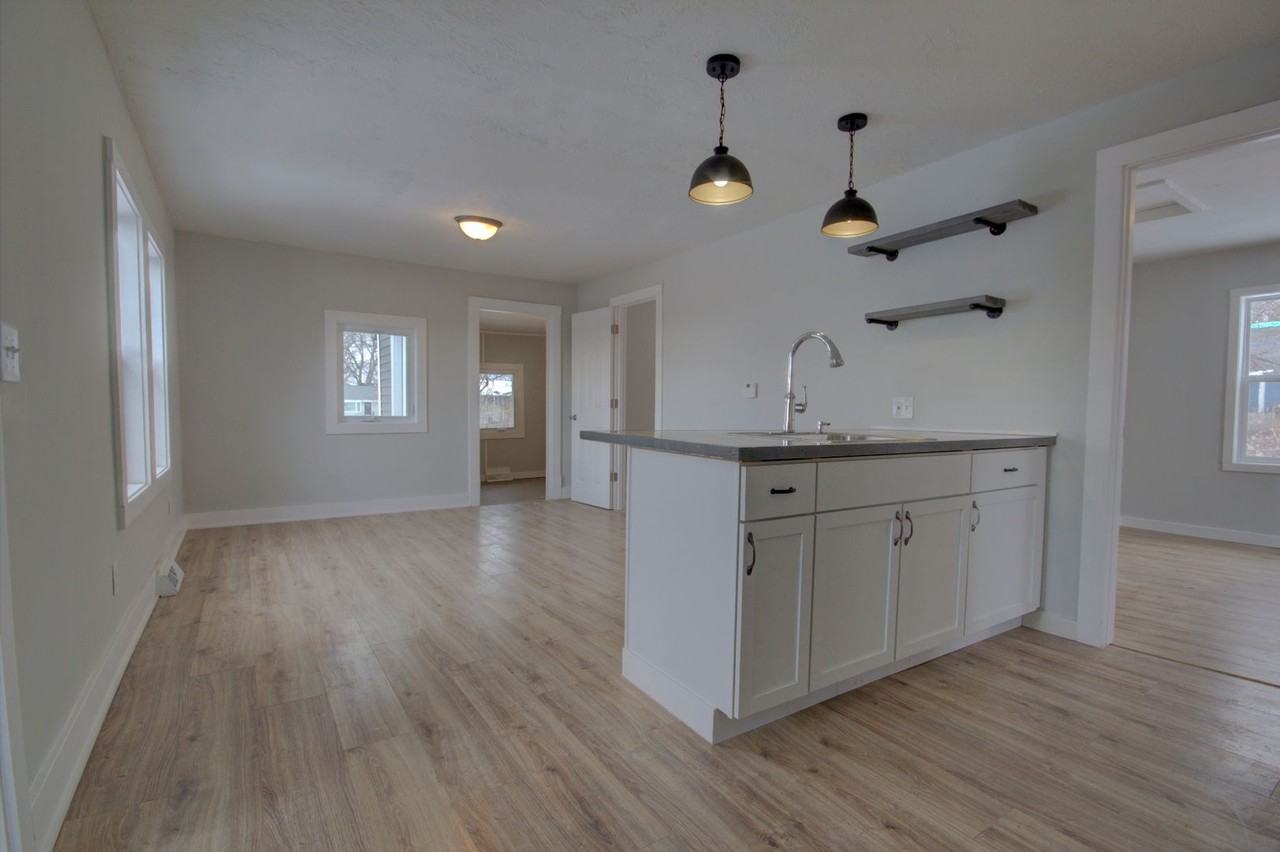 709 28th St - Photo 4 of 26