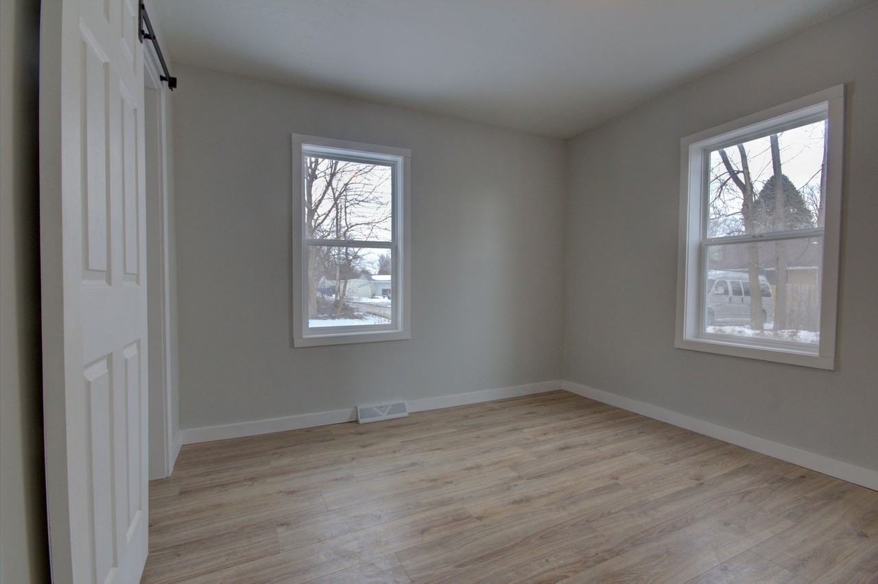 709 28th St - Photo 6 of 26