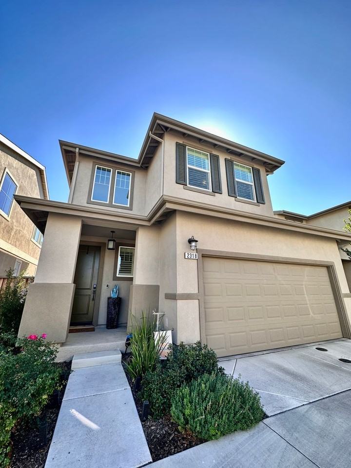 2318 Spitfire Way - Photo 2 of 39