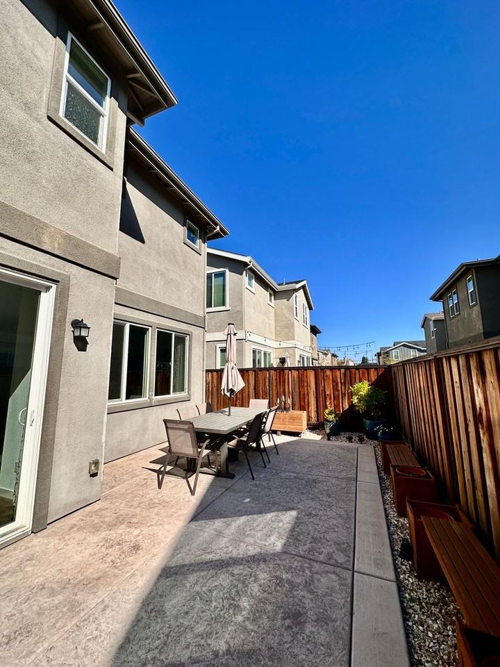 2318 Spitfire Way - Photo 3 of 39