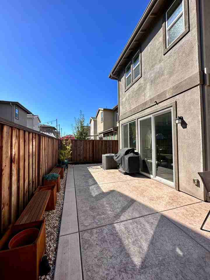 2318 Spitfire Way - Photo 4 of 39